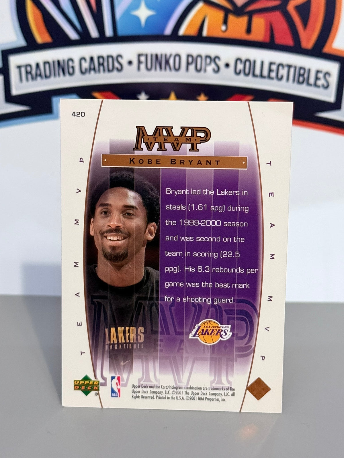 2000-01 Upper Deck MVP Kobe Bryant MVP Team Inserto de Lámina Dorada #420