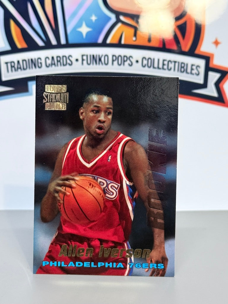 Tarjeta de novato de Allen Iverson de los 76ers de Filadelfia #R1 de Topps Stadium Club de 1996-97