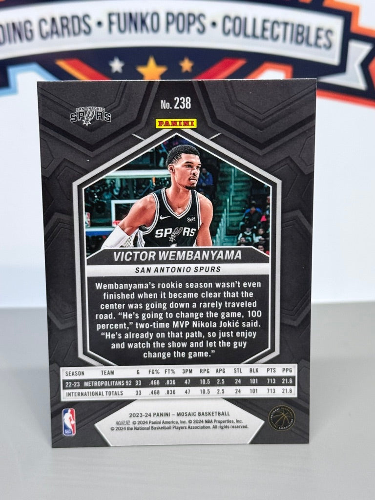2023-24 Panini Mosaic Victor Wembanyama Tarjeta de Novato Base #238 - San Antonio Spurs